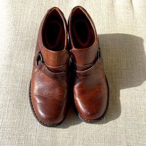 Original classic BORN leather heels.